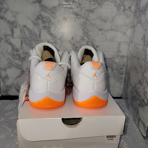 NEW Women’s Air Jordan 11 Retro Low Bright Citrus- US 7 - Picture 7 of 9